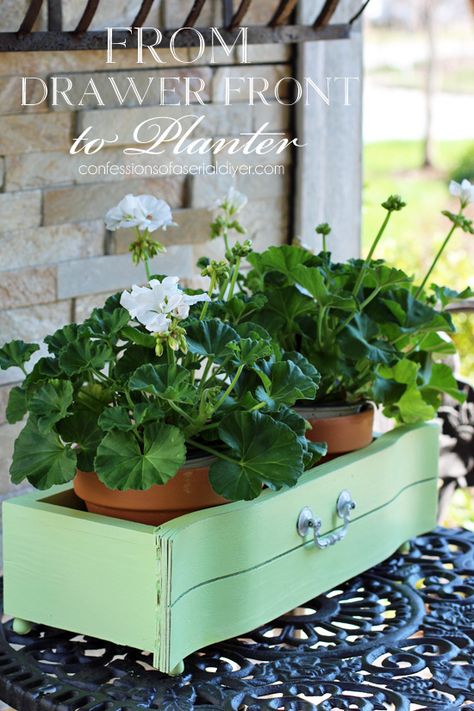 Drawers Repurposed, Fun Planters, Old Drawers, Backyard Seating, Garden Junk, Dresser Drawer, Furniture Redo, Small Planter, Rustic Outdoor