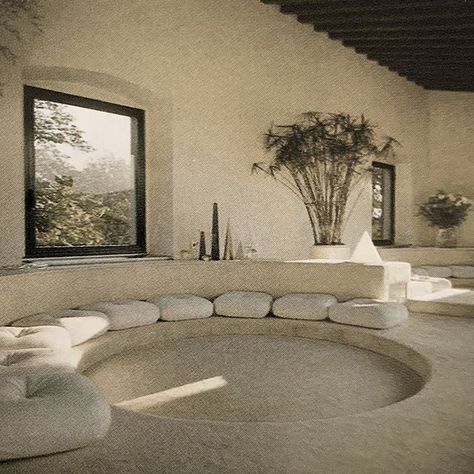 Mediterranean Decor ⚱️’s Instagram post: “𝐃𝐞𝐭𝐚𝐢𝐥𝐬 | Conversation pit, Carla Venosta Villa, Tuscany, Italy #mediterraneandecor⠀⠀⠀⠀⠀⠀⠀⠀⠀ -⠀⠀⠀⠀⠀⠀⠀⠀⠀ -⠀⠀⠀⠀⠀⠀⠀⠀⠀ -⠀⠀⠀⠀⠀⠀⠀⠀⠀ -⠀⠀⠀⠀⠀⠀⠀⠀⠀…” Modern Conversation Pit, Villa Tuscany, Conversation Pit, Shore House, Stunning Interior Design, Beautiful Houses Interior, Cosy Spaces, Mediterranean Decor, Interiors Dream