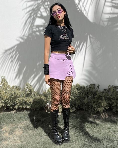 17 Bday Outfit Ideas, Goth Pink Outfit, Warped Tour Outfit Ideas, Lilac And Black Outfit, Pink And Black Outfit Casual, Purple Aesthetic Outfit Grunge, Couple Concert Outfits, Purple Alt Outfit, Black Alternative Girl Outfit