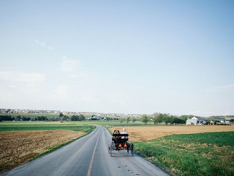 A Day in Pennsylvania Dutch Country Pennsylvania Dutch Country, Simpler Times, Pennsylvania Dutch, Romantic Scenes, Country Garden, Horse Drawn, Country Gardening, Country Road, Modern Technology