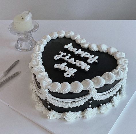 Black White Cake Aesthetic, Cake Ideas Black And White, Cake Black And White, Black And White Cake Aesthetic, Monochrome Cake, White Cake With Black Writing, Grey Cake, Black And White Heart Cake, Black And White Heart Shaped Cake