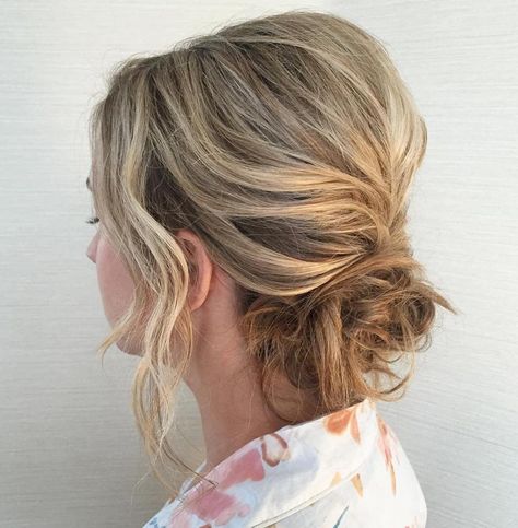 Lose Updo, Chignon Simple, Blonde Updo, Messy Hair Updo, Dunner Wordend Haar, Copper Balayage, Easy Updo Hairstyles, Messy Updo, Up Dos For Medium Hair