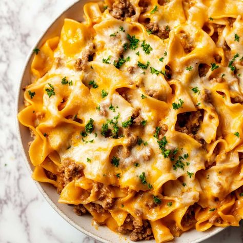 Beef Noodle Casserole - Insanely Good Ground Beef Egg Noodles, Beef Egg Noodles, Beef Noodle Casserole, Cheese Noodles, Egg Noodle Recipes, Beef Pasta, Noodle Casserole, Hamburger Recipes, Cheese Casserole