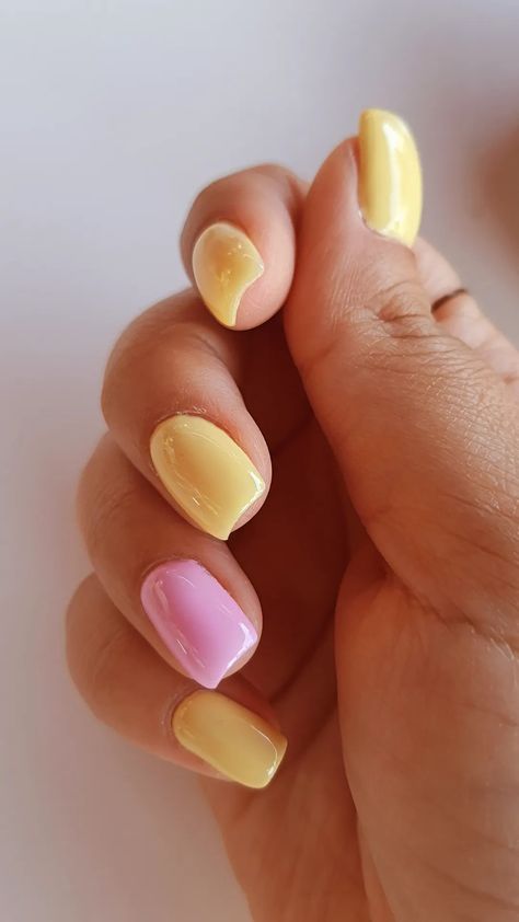 Cute Nails Yellow, Yellow Chrome Nails, Salmon Nails, Spring Colors For Nails, Colors For Nails, Yellow Chrome, Spring Nail Polish Colors, Hoco Nails, Gucci Nails