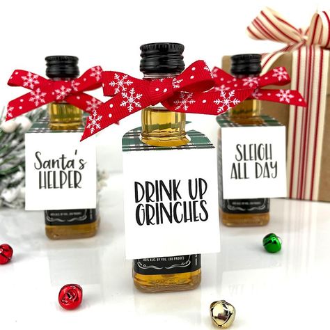 "The tags are really nice! Can’t wait to use them with my co workers Christmas gift" - Carol B. Bottles Of Alcohol, Mini Alcohol Bottles, Christmas Party Table Decorations, Christmas Party Table, Mini Liquor Bottles, Party Favors For Adults, Mini Wine Bottles, Holiday Favors, Festival Ideas