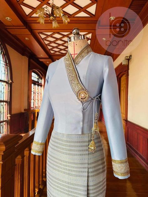 Shan Clothes Design, Shan Traditions Dress, Burmese Clothing Traditional Dresses, Burmese Dress Design, Shan Dress, Laos Clothing, Maui Moana, Spa Outfit, Myanmar Fashion