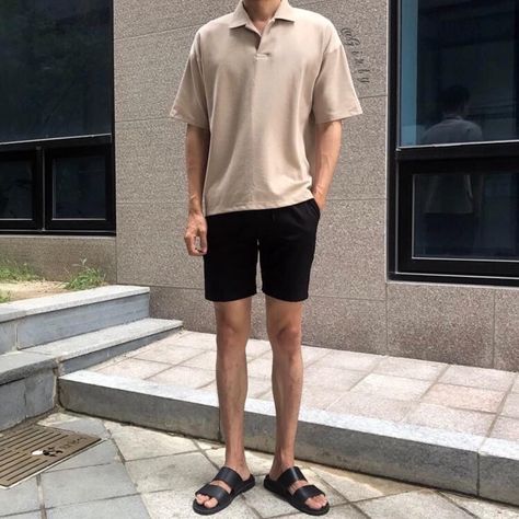 Tito Outfit, Outfit Casual Pria, Mens Summer Streetwear, Bangkok Outfit, Outfit Cowo, Shorts Ootd, Fashion Models Men, Minimalist Fashion Men, Mens Shorts Outfits