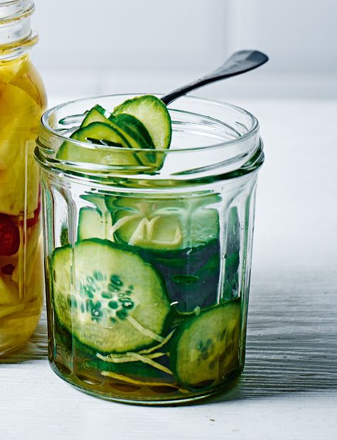 This Japanese-style pickled cucumber is perfect for a buffet. Serve with cold roast turkey, oily fish like grilled salmon, or teriyaki chicken How To Pickle Cucumbers, Pickle Cucumbers, Oily Fish, Vinegar Cucumbers, Japanese Pickles, Pickled Cucumber, Roast Turkey, Cooking Advice, Cucumber Recipes