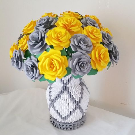 Paper Rose Centerpiece in 3d Origami Vase 3d Origami Vase, Make Paper Roses, Origami Vase, Paper Flower Vase, Rose Centerpiece, Crepe Paper Flowers Diy, Large Vases, Shower Favors Baby, Origami Decoration