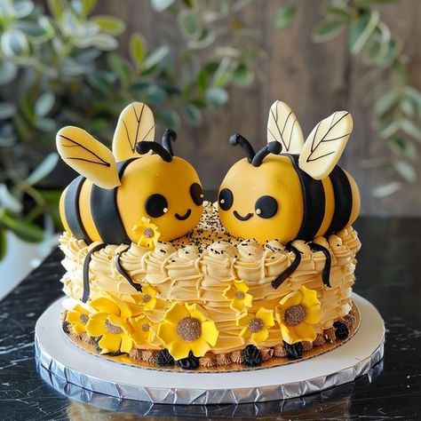 Bee Bday Cake, River Bedroom, Bee Wedding Cake, Bee Birthday Cake, Bumble Bee Cake, Cupcakes Flores, Honey Bee Theme, Bee Cake, Twins Cake