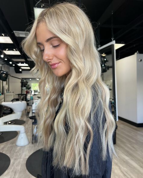 Obsessing over this transformation⚡️🤍 -3 rows Bellami flex weft “champage bubbles” 20 inch Full highlight: L’Oréal Blonde 9 Root tap: redken shades eq 7n + 7m Toner: redken shades Eq 10nb + 10p + clear #bellamihair #bellamihairpro #amikahair #Blonding specialists #palmbeachhairstylist #tequestahairstylist #jupiterhairstylist #wpbhairstylist #hairextensionspecialist #redkenobsessed #oneshothairawards #btceditorial #bestofbalayage #fullbalayage #blondehighlights #salonsuitelife #bellamiextensi... Root Tap, Full Balayage, Amika Hair Products, Full Highlight, Full Highlights, Redken Shades, Redken Shades Eq, Shot Hair Styles, Blonde Highlights