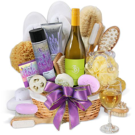 Pampering Gift Basket Ideas, Pamper Yourself Gift Basket, Diy Wine Gift Baskets, Wine Gift Basket, Wine Gifts Diy, Fabric Decoupage, Spa Basket, Hamper Gift Basket, Baskets Ideas