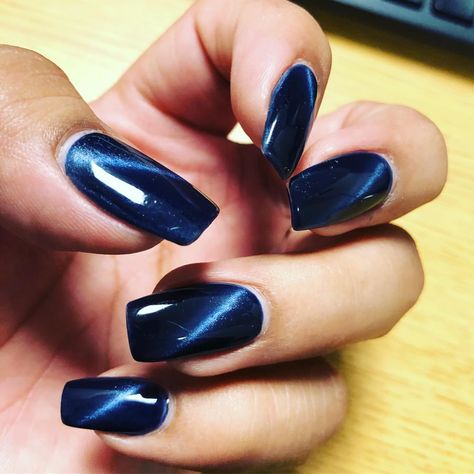 Cat Eye Dark Nails, Navy Cat Eye Nails, Dark Blue Cat Eye Nails, Blue Cat Eye Nails, Nails Rosa, Black And Blue Nails, Nails Space, Nails Gothic, Winter Nails Gel