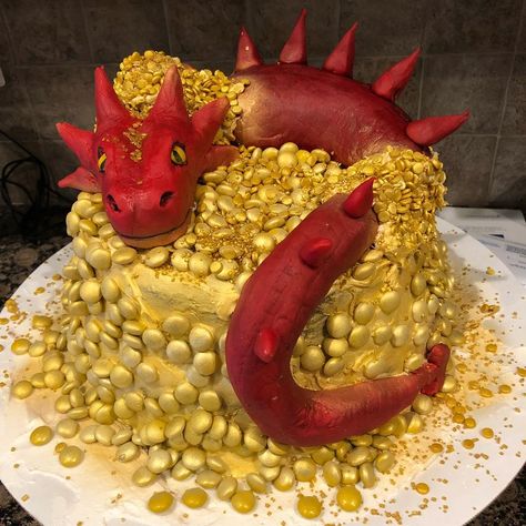 Chocolate cake, rice krispies, fondant and gold food coloring spray to recreate my son's favorite character in The Hobbit series. The Hobbit Birthday Cake, Hobbit Cake Lord Of The Rings, D&d Cake Ideas, Hobbit Birthday Cake, D&d Cake, Smaug Cake, Fireball Birthday, Dnd Cake, Dragon Egg Cake