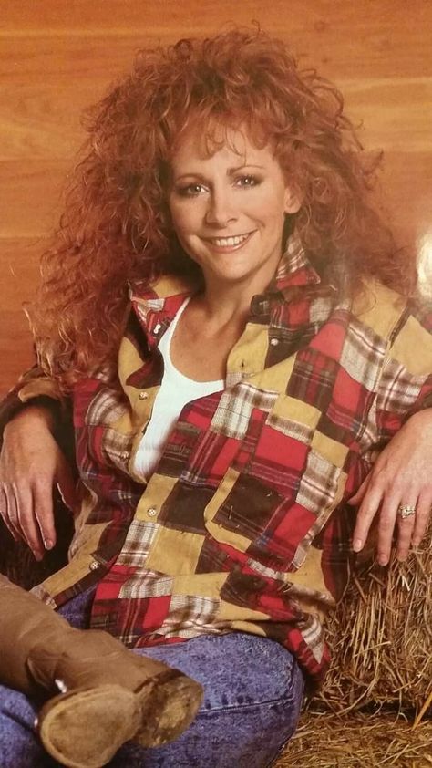 Reba Mcentire 90s, Reba Macintyre, Reba Mcintyre, Country Costumes, Country Female Singers, Aries Sun, Country Western Singers, Martina Mcbride, Reba Mcentire