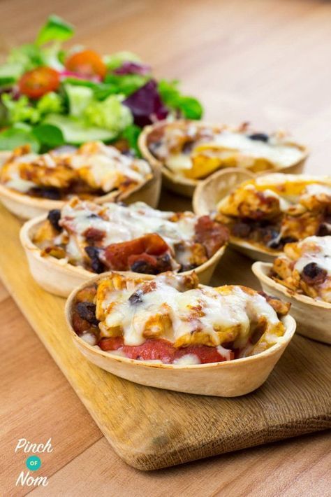 Stuffed Tortillas - Low Syn Pizza Boats | Slimming World Bean Tortillas, Taco Boat Recipes, Pizza Boats, Pinch Of Nom, Weight Watchers Chicken, Low Calorie Cooking, Mini Tortillas, Tortilla Recipe, World Recipes