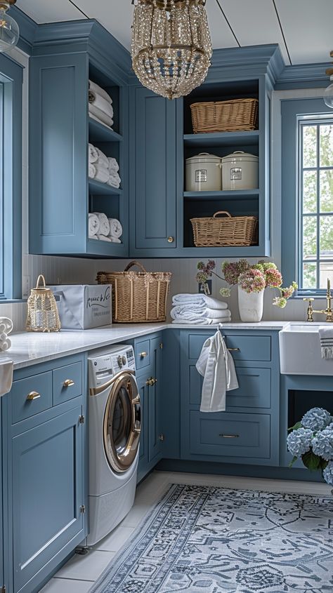 Laundry And Linen Room Ideas, Best Laundry Room Ideas Small Spaces, Blue Laundry Room Cabinets, Chic Laundry Room Ideas, Laundry Room Blue, Chic Laundry Room, Blue Laundry Room, Elegant Laundry Room, Laundry Room Decor Ideas