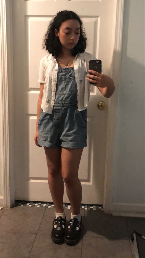 Vintage Overall Shorts, Short Overalls Outfit Summer Aesthetic, Cute Outfits To Wear With Mary Janes, Mary Janes With Shorts, Black Shortalls Outfit, Summer Outfits With Mary Janes, How To Style Short Overalls, Outfits With Short Overalls, Mary Janes Summer Outfit