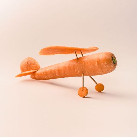 Carrot Plane Vegetable Animals, Deco Fruit, Fruit Creations, Decorações Com Comidas, Food Art For Kids, Food Sculpture, Fruit And Vegetable Carving, Amazing Food Decoration, Amazing Food Art