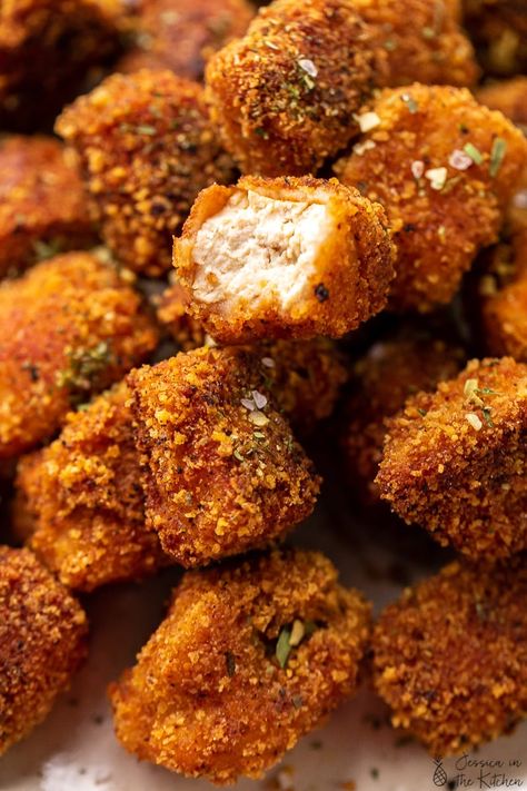 Tofu Nuggets, Vegan Chicken Nuggets, Tofu Chicken, Vegan Chicken, Meatless Monday Recipes, Popcorn Chicken, Crispy Tofu, Tofu Recipes, Meatless Meals