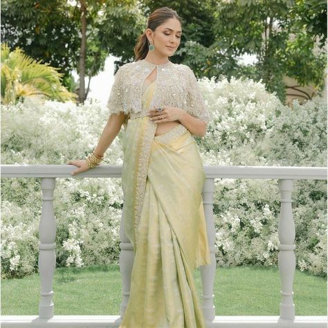 Long Blouse Designs, Mrunal Thakur, Wedding Dress Bustle, Traditional Blouse Designs, Indian Bride Outfits, Fancy Sarees Party Wear, Pakistani Fancy Dresses, Saree Designs Party Wear, Designer Blouse Patterns