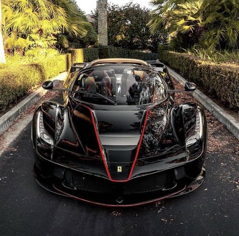 Ferrari Laferrari Aperta, Laferrari Aperta, Sports Cars Lamborghini, Ferrari 812 Superfast, Futuristic Motorcycle, Tesla Roadster, Ferrari Laferrari, Exotic Sports Cars, Cool Sports Cars