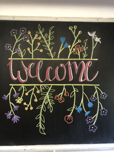 Welcome On Black Board, Welcome Chalkboard Ideas, Board Writing Ideas Chalk, Welcome Back Chalkboard Ideas, Chalk Boarder Designs September, End Of Summer Chalkboard Art, Teacher Chalk Art, Welcome Whiteboard Art, Florist Chalkboard Ideas