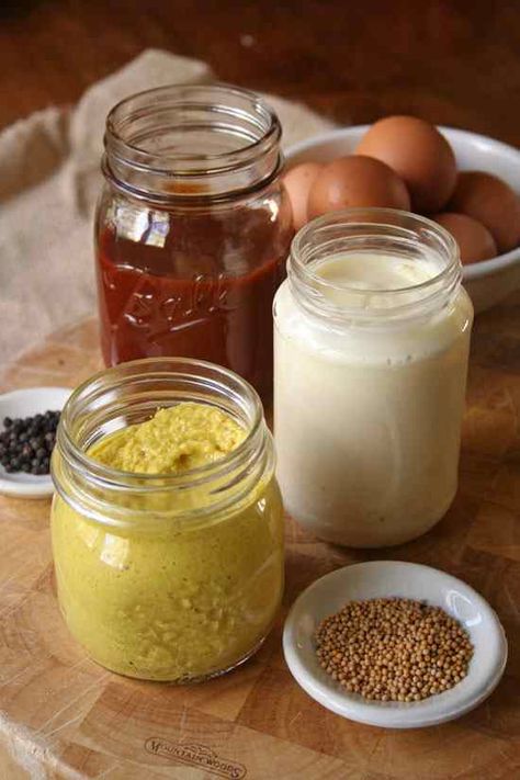 Learn to craft homemade condiments. Suet Recipe, Homemade Ketchup, Mustard Recipe, Homemade Pantry, Homemade Mixes, Homemade Condiments, Condiment Recipes, Garden Food, Tartar Sauce