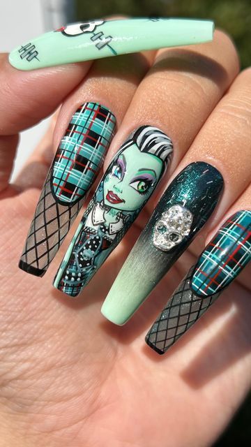 Complimentary Colors Nails, Frankie Stein Nails, Monster High Nail Art, Frankenstein Monster High, High Nails, Monster High Nails, Corset Nails, Character Nails, Cartoon Nails