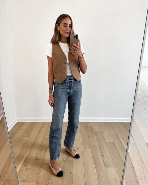 Vest T Shirt Outfit, Vest Spring Outfits, Vest Over Tshirt Outfit, Outfit Waistcoat Women, Vest And White Shirt Outfit, Vest Outfits With Jeans, Jean And Vest Outfit, Vest Tshirt Outfits For Women, Tshirt With Vest Outfit