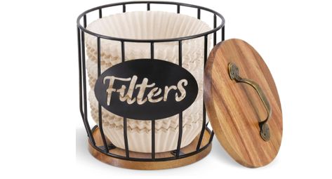 ATTRACTIVE COFFEE FILTER HOLDER - Our coffee filter holder with lid is made of metal and acacia wood, elegant design and practical. The coffee filter dispenser is ideal for most common sizes of filter papers with round basket shape, make it convenient to take the coffee filter. Coffee Filter Storage Ideas, Coffee Filter Storage, Kaffe Station, Coffee Filters Storage, Coffee Bar Accessories, Coffee Filter Holder, Coffee Pod Storage, Farmhouse Coffee Bar, Coffee Pod Holder