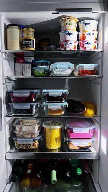 Healthy Fridge, Beet Hummus, Easy Healthy Meal Prep, Sunday Meal Prep, How To Eat Better, Homemade Granola, Food Inspo, Healthy Fruits, Grocery Shop