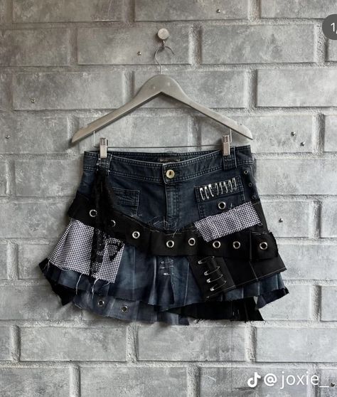 Goth Upcycle, Buttercup Cosplay, Diy Mini Skirt, Diy Jean Skirt, Punk Mini Skirt, Reworked Skirt, Refashion Jeans, Baggy Pants Outfit, Reworked Clothes