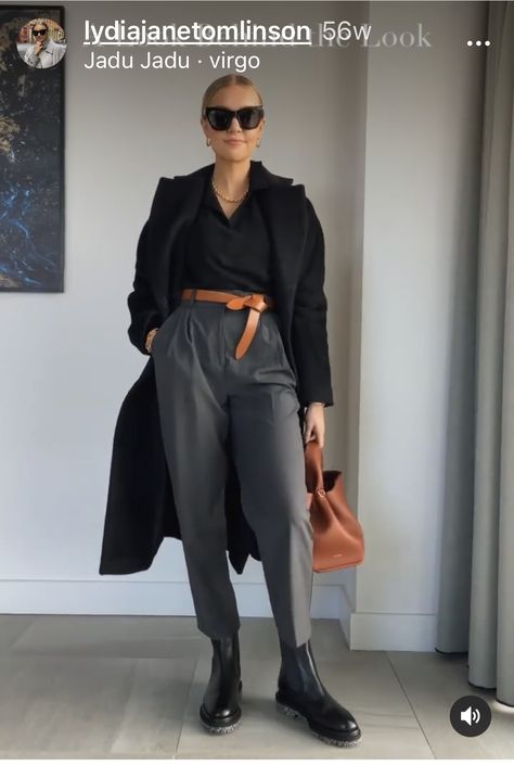 Grey Slacks Outfit Women Work Attire, Chunky Boot Outfit, Minimalist Office Outfit, Tapered Pants Outfit, Chelsea Boot Outfits Women, Chunky Boots Outfit, Slacks Outfit, Lookbook Casual, Work Attire Women