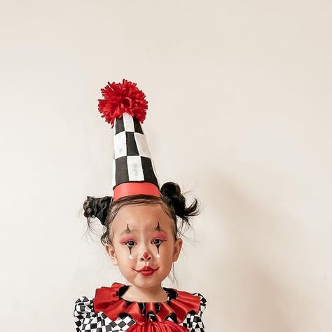 AMETHYST on Instagram: "This little CLOWN of mine…I’m gonna let it shine✨ Swipe for all the clown faces🤡 I love so much! . . . . . . . . #clowncostume #babycostume #toddlerhood #halloweenfun #spookycute #diycostume #diyhalloweencostume #trendybabies diy costumes toddler motherhood" Family Of Clowns Costume, Baby Clown Makeup, Toddler Clown Costume Girl, Toddler Clown Makeup, Diy Clown Costume Kids, Kid Clown Makeup, Clown Makeup Kids, Kids Clown Makeup, Toddler Clown Costume