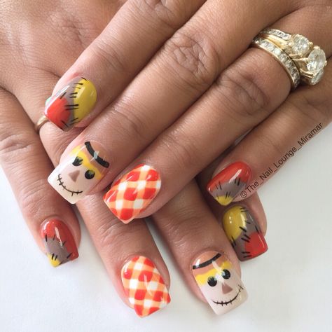 Scarecrow Nails, Scarecrows Nails, Nails Thanksgiving, Fall Thanksgiving Nails, Black Halloween Nails, Thanksgiving Nail Designs, Thanksgiving Nail Art, Art Dragon, Fall Manicure