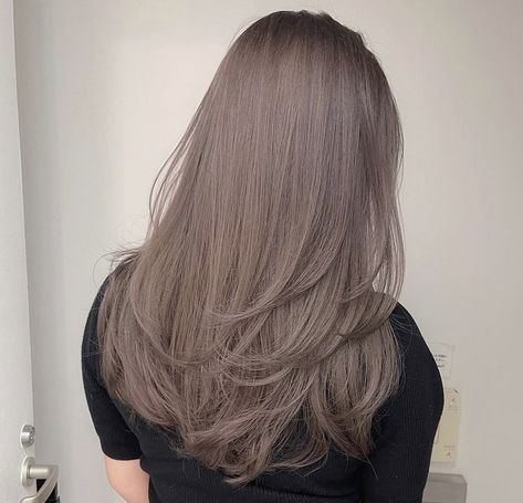 Brown Hair Root Melt, Milky Tea Hair Color, Tea Brown Hair Color, Milk Tea Brown Hair, Brown Hair Korean, Long Straight Layered Hair, Wedding Hair Colors, Straight Layered Hair, Ash Brown Hair