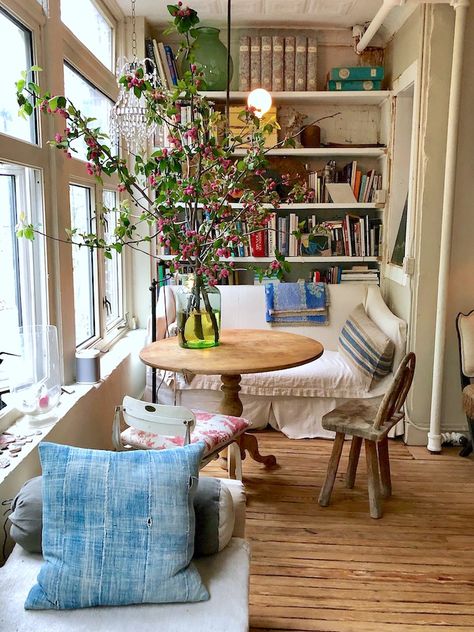 Interior Vintage, Decor Ikea, John Derian, Nyc Apartment, Cozy Decor, 2020 Fashion, A Living Room, Design Living, Cheap Home Decor