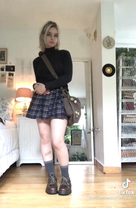 Plaid Mini Skirt Outfit Aesthetic, Blue Plaid Skirt Outfit, Plaid Skirt Outfit Ideas, Mini Skirt Outfit Aesthetic, Plaid Mini Skirt Outfit, Plaid Short Skirt, Skirt Outfit Aesthetic, Skirt Outfits Aesthetic, Blue Plaid Skirt