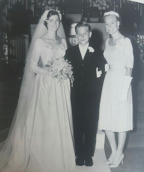 Hank Williams Jr and his Mother Audrey Williams at Lycrecia's wedding in 1960... She married Lamar Morris Elizabeth Taylor's Husbands, Helen Rose, Celebrity Wedding Photos, Celebrity Bride, India Hicks, Foto Top, Wedding Gown Inspiration, Celebrity Wedding Dresses, Iconic Weddings