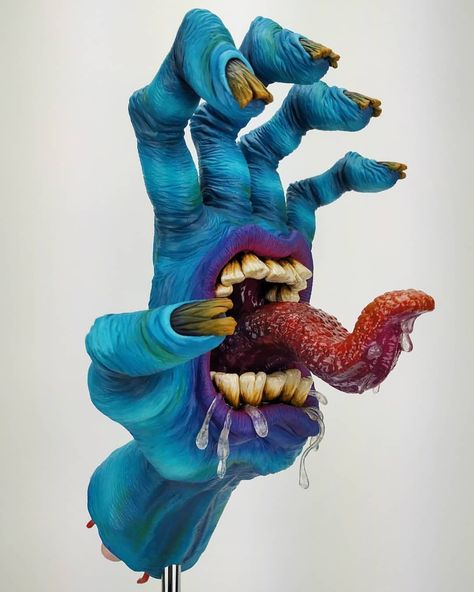 Creepy Graffiti, Clay Sculpture Art, Screaming Hand, Monster Hands, Clay Monsters, Pottery Projects, Moody Art, Handmade Sculpture, Reference Pics