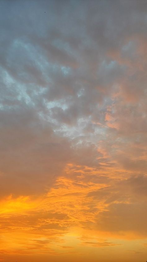 Sun Set Clouds Sky, Yellow Sun Background, Yellow Sky Background, Yellow Sky Aesthetic Wallpaper, Sky Colour Background, Sun Background Aesthetic, Sunrays Background, Yellow Sky Aesthetic, Sun Set Background