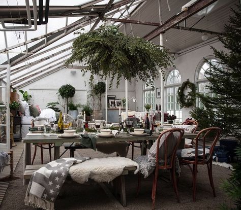 Lexington Company on Instagram: “The holidays offer a golden opportunity to establish new customs. How would you decorate your home for the holidays if you started from…” Lexington Company, Red Tablecloth, Lexington Home, Holiday Offer, Luxurious Home, Home For The Holidays, Fashion For Men, Home Textiles, Cozy Bed