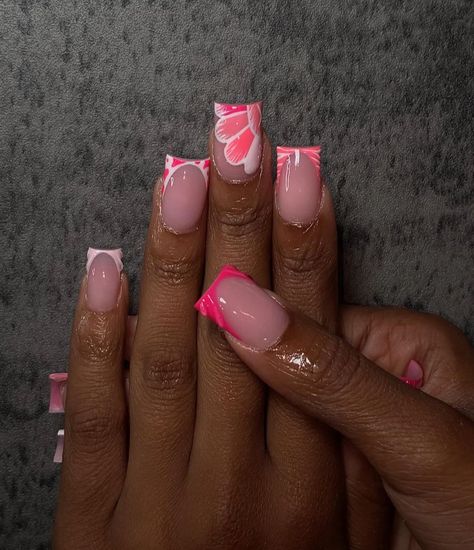 Pink Short Nail Inspiration, Square Nail Designs Birthday, All Pink Nails With Design, Simple Holiday Nails Acrylic Square, Pink Shirt Nails Acrylic, Square Medium Length Acrylic Nails, Nail Inspiration Medium Length, Summer Back To School Nails, Nail Art Designs Colorful