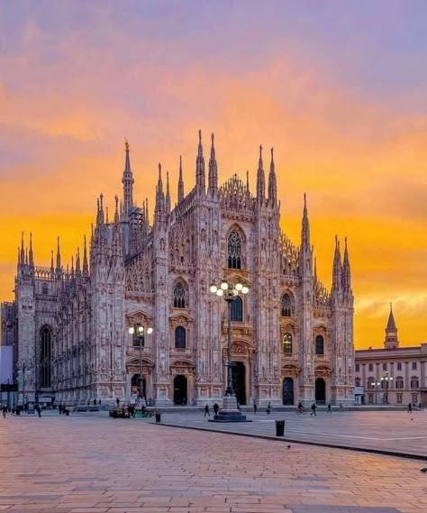 Must See Italy, Duomo Cathedral, Milan Duomo, Milan Travel, Milan Cathedral, Italy Landscape, Dream Vacations Destinations, Explore Italy, Italy Holidays