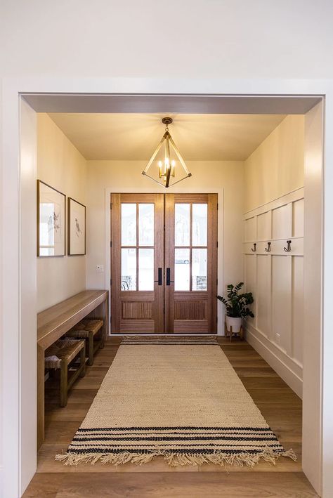 Cape Cod Inspired Home | Mevold Studio Cape Cod Cottage Interiors, Cap Cod Style Homes Interior Design, Cap Cod Style Homes, Cape Remodel, Cape Cod Interior Design, Cap Cod, Modern Cape, Entryway Light Fixtures, Modern Foyer