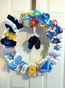 Behind The After: Twin Diaper Wreaths! Baby Shower Wreath, Diaper Wreath, Baby Boy Shower Ideas, Boy Shower Ideas, Babyshower Party, Idee Babyshower, Baby Wreath, Baby Shower Tags, Baby Shower Crafts