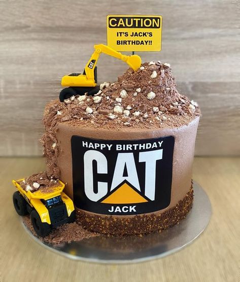 Emma & Paige on Instagram: "CAT Birthday Cake for a gorgeous boy that LOVES his BIG machines!! . . #frostedcupcakes #cattrucks #happybirthday #catmachinery #cattruckcake #chocolatelover #choclatebuttercream #birthdaycakesforboys #catcake #cakesofinstagram #constructioncake #cakedecorating #homemadecakes #catapillarmachinery #lovemakingcakes" Construction Birthday Cake For Men, Truck Cakes For Men, Construction Cake Ideas, Tonka Truck Cake, Mr Bean Birthday, Construction Theme Cake, Excavator Cake, Cameron James, Cat Birthday Cake