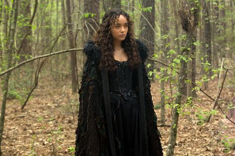 Tituba Salem, Crave Aesthetic, Fabian Penje, Salem Series, Strega Fashion, Health Goth, Medieval Aesthetic, Ball Aesthetic, Medieval Woman