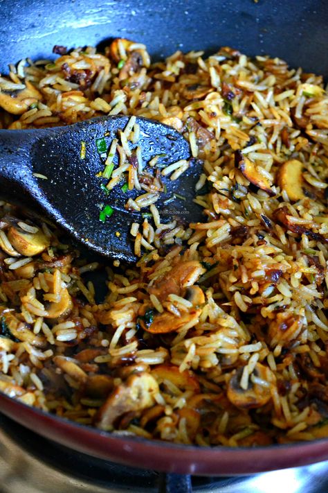 Basmati Fried Rice, Broccoli Fried Rice, Mushroom Fried Rice, Rice Brands, Chicken Fried Rice, How To Dry Rosemary, Fried Rice Recipe, Basmati Rice, Biryani